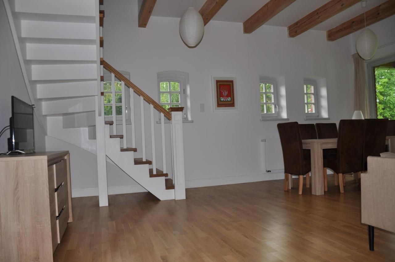 Monte Carvick Nad Jeziorem Seksty Karwik